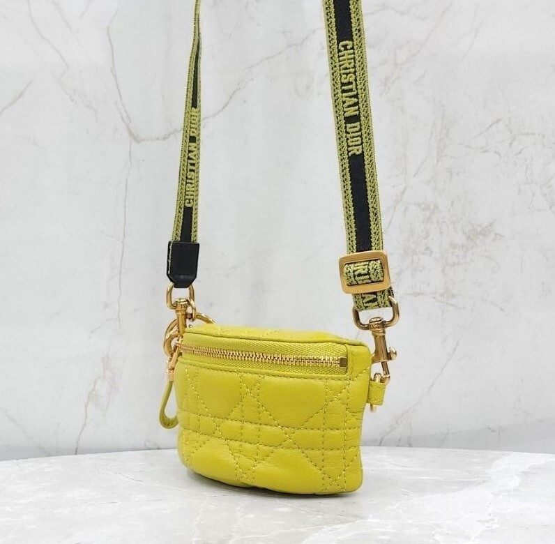 [럭스유] (새상품) 디올 카로 디테처블 하프문 파우치 크로스백