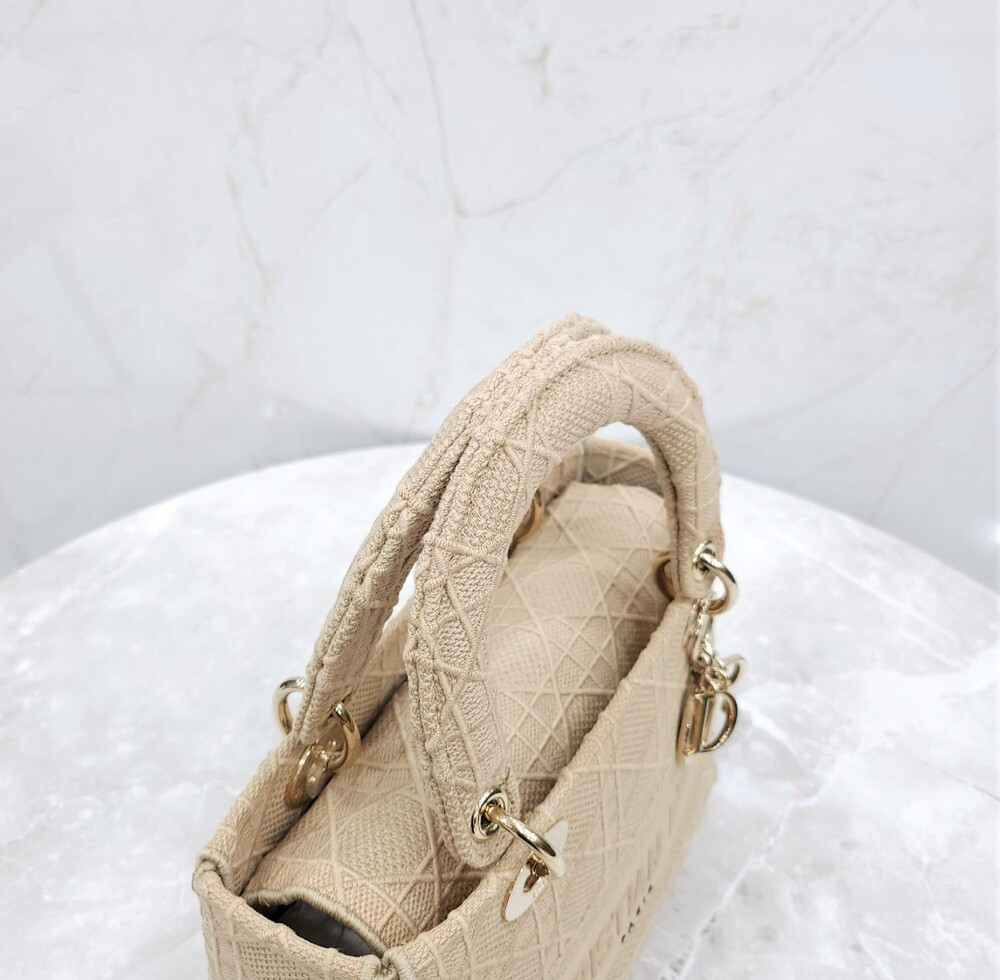 [럭스유] 디올 레이디 디라이트 미디움 까나쥬 자수 베이지 M0565OREY