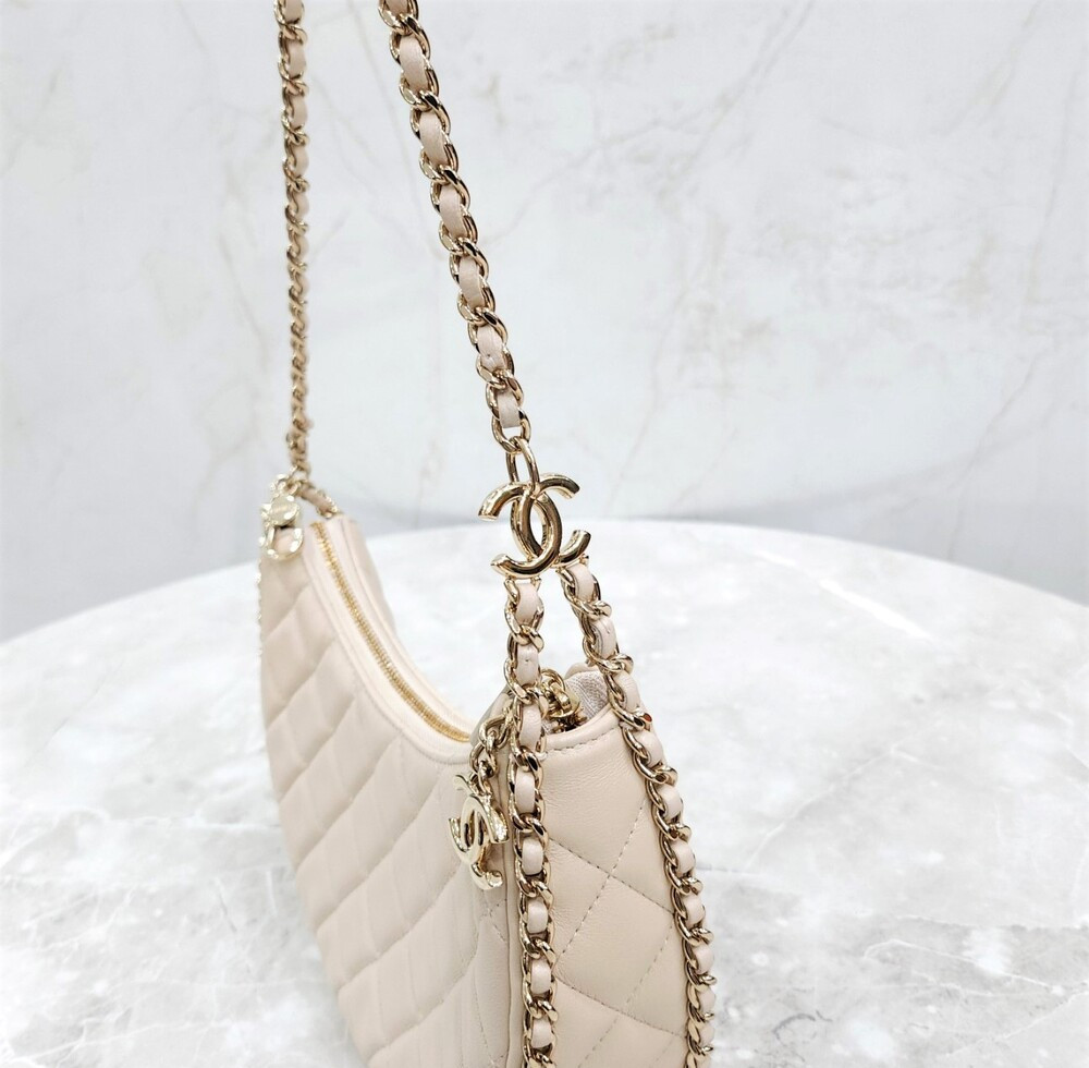 [럭스유] 샤넬 뉴문 호보백 스몰 에크루 샴페인골드 신형내장칩 AS3917