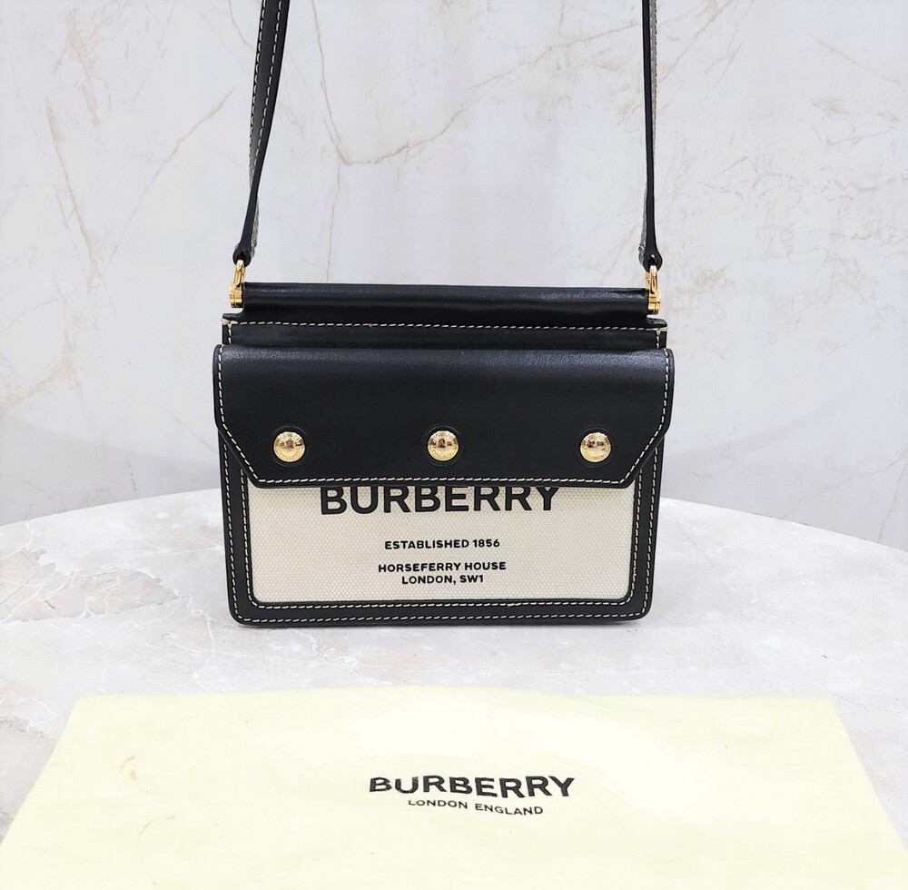 [럭스유] 버버리 미니 포켓 호스페리 타이틀백 8031901