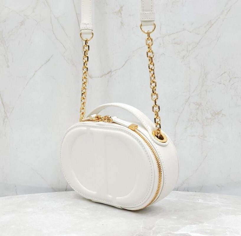 [럭스유] (새상품) 디올 CD 시그니처 오벌 카메라백 라떼 카프스킨 S2201UMFV