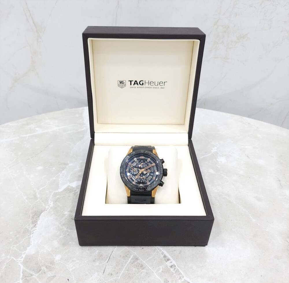 [럭스유] 태그호이어 까레라 호이어 01 스켈레톤 시계 45mm 티타늄 골드