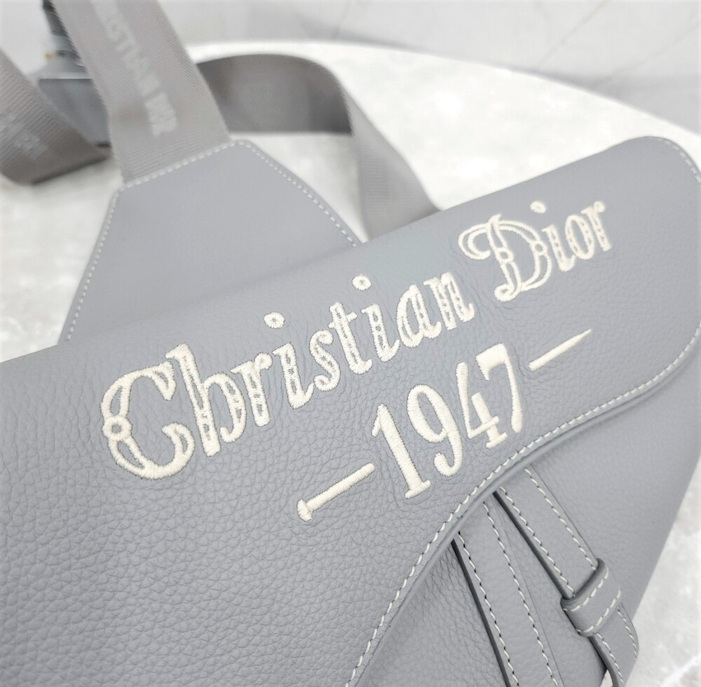 [럭스유] (새상품) 디올 1947 스티치 그레이 그레인 새들백