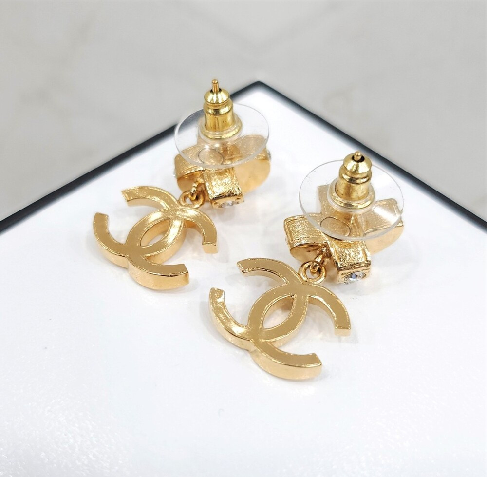 [럭스유] (새상품) 샤넬 CC로고 리본 큐빅 귀걸이 골드