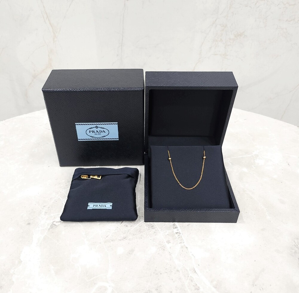 [럭스유] (새상품) 프라다 삼각로고 골드볼 목걸이