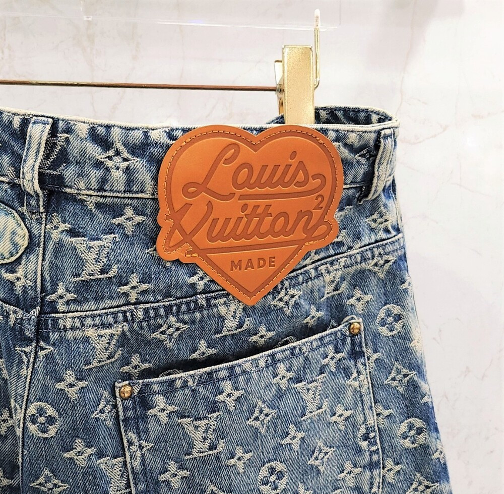 [럭스유] 30 / 루이비통 X 니고 모노그램 패치워크 데님 팬츠 1A9GGL