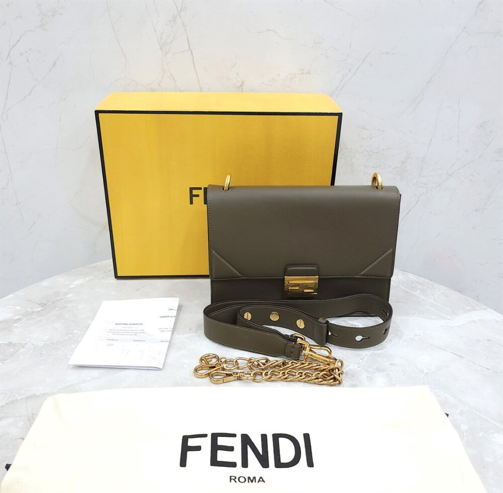 [럭스유] 펜디 캔유 레더 메탈 숄더백