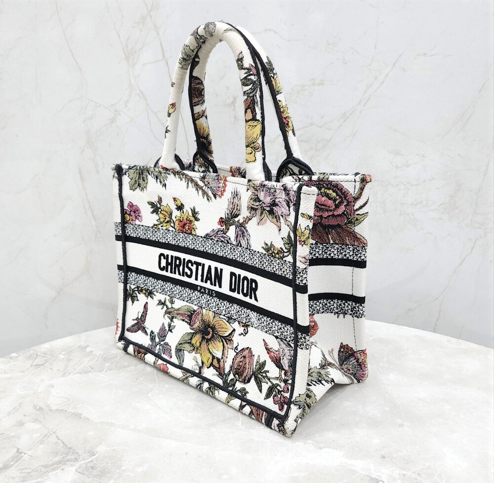 [럭스유] 디올 쟈뎅 보타닉 엠브로이더리 북토트 화이트 스몰