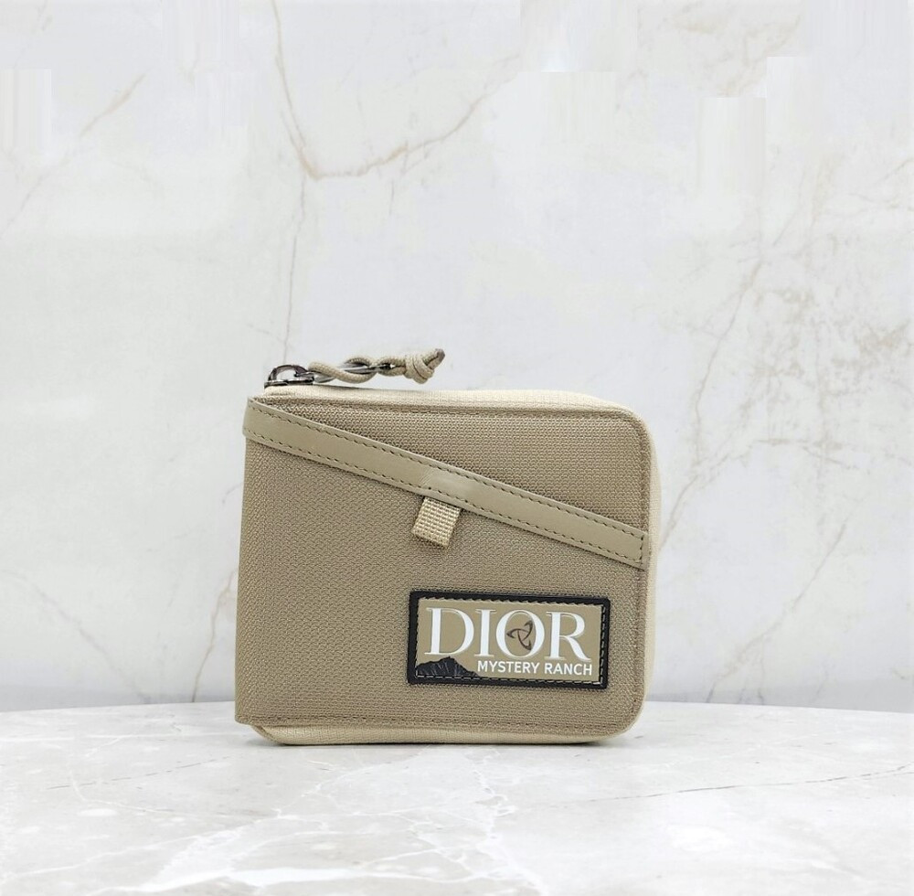 [럭스유] (새상품) 디올 바이 미스테리 팬치 지퍼 지갑 베이지 2ESBC092MRN