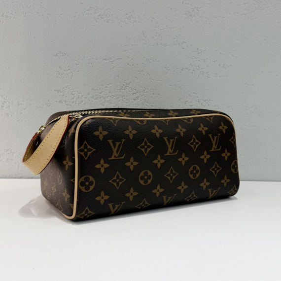 루이비통 모노그램 돕 키트 토일렛 파우치백 내장칩 M44494