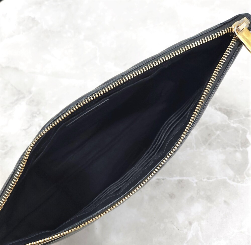 [럭스유] 생로랑 모노그램 퀄팅 마틀라세 스트랩 클러치백 559193