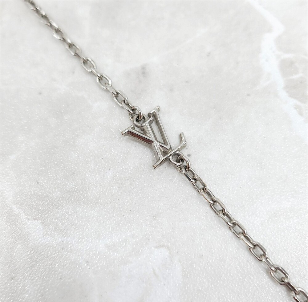 [럭스유] 루이비통 LV 페어플레인 큐빅 실버 목걸이 M01034