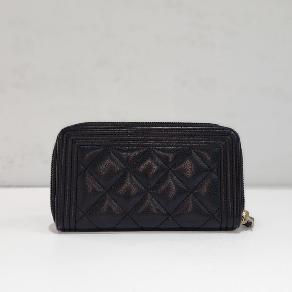 샤넬 보이 캐비어 금장 중지갑 28번대 A80566