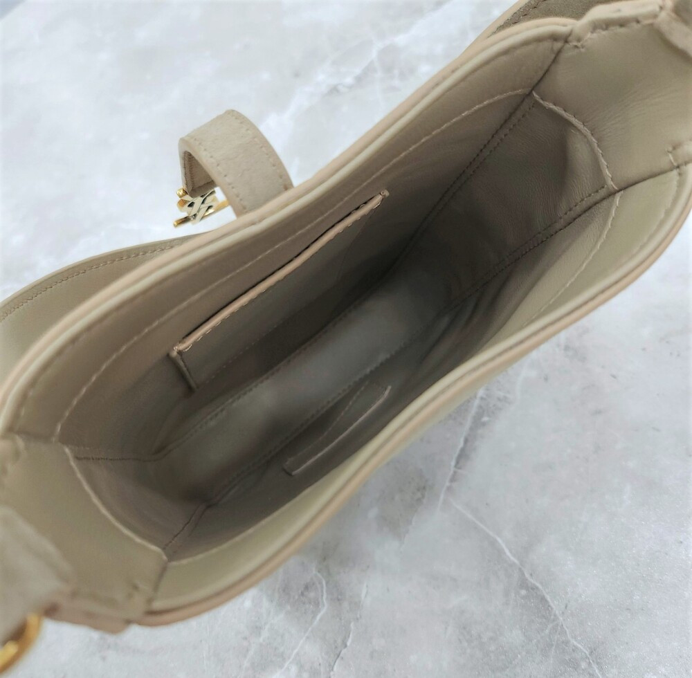 [럭스유] 생로랑 Le5A7 버티컬 스웨이드 파우치 크로스백 735214