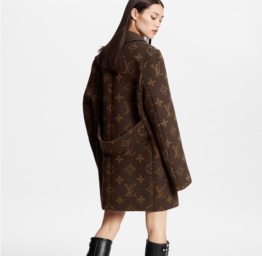 [럭스유] 34 / 루이비통 로우 엣지 디테일 모노그램 코트