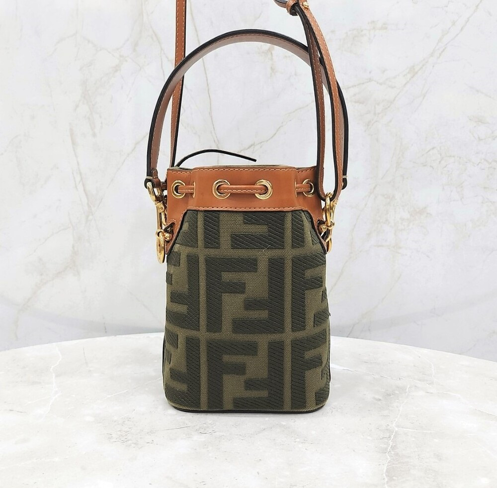 [럭스유] 펜디 FF 몬트레조 버킷백 8BS010