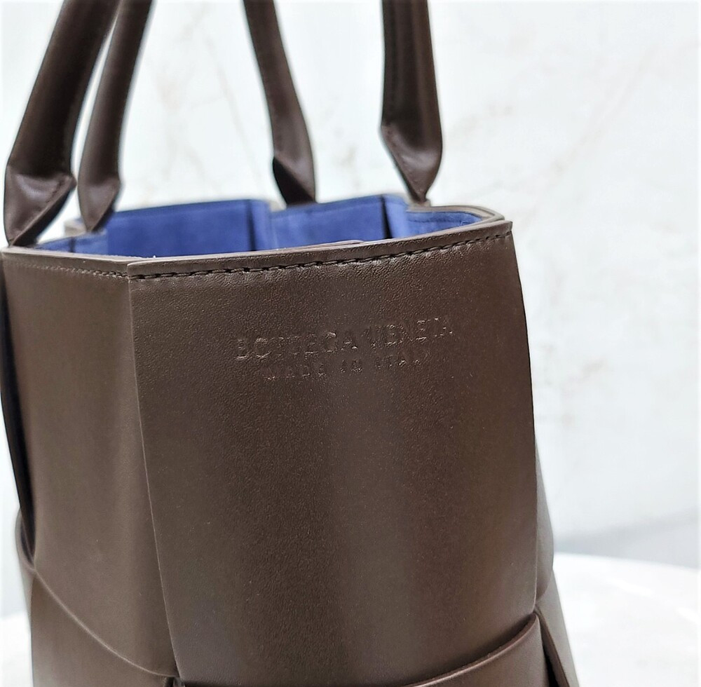 [럭스유] 보테가베네타 아르코 레더 미디엄 인트레치아토 토트백 756682