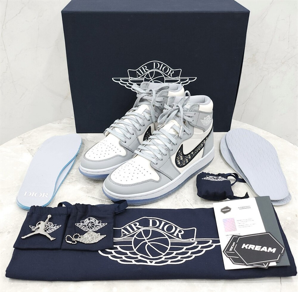 [럭스유] 42 / 디올 X 나이키 에어조던1 하이 OG 스니커즈