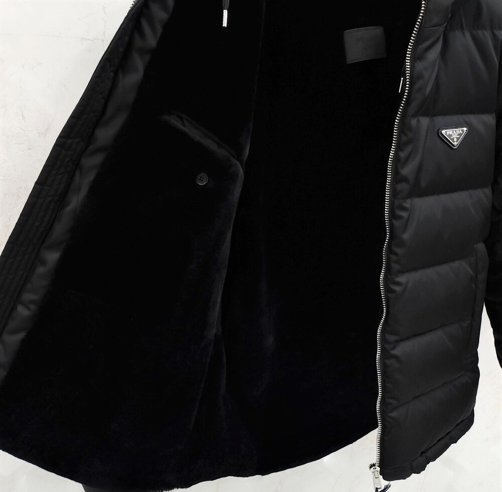 [럭스유] M / 프라다 리나일론 시어링 구스다운 패딩