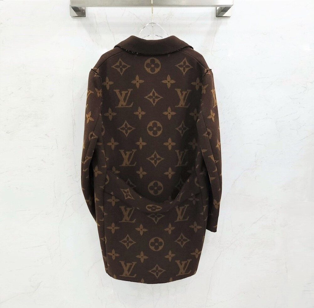 [럭스유] 34 / 루이비통 로우 엣지 디테일 모노그램 코트