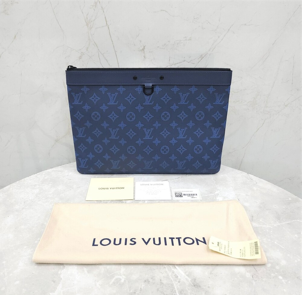 [럭스유] 루이비통 쉐도우 모노그램 포쉐트 클러치백 블루 GM M80425