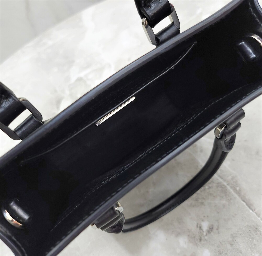 [럭스유] 프라다 엠보싱 삼각로고 레더 토트백