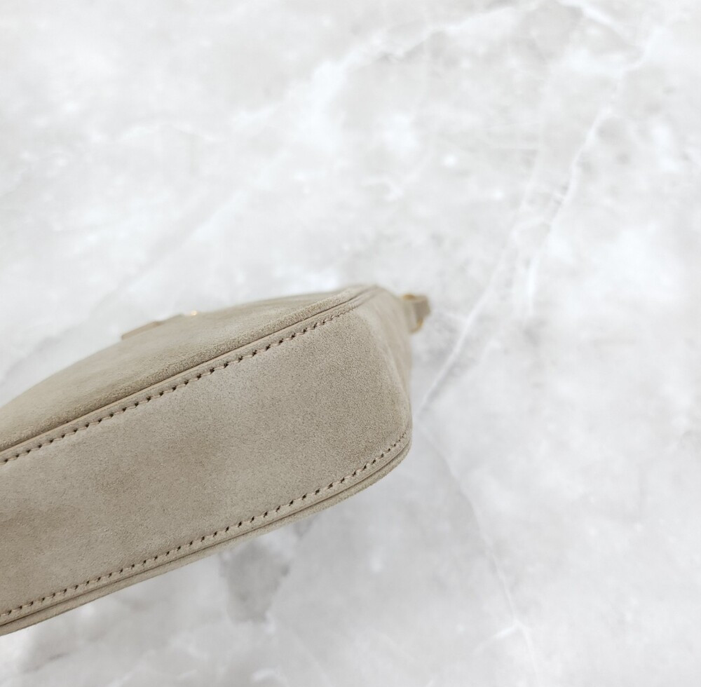 [럭스유] 생로랑 Le5A7 버티컬 스웨이드 파우치 크로스백 735214