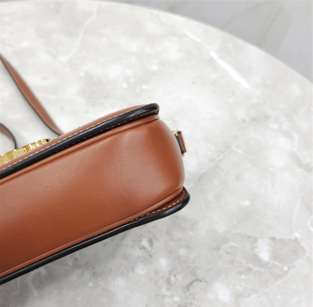 [럭스유] 셀린느 틴 트리옹프 숄더백 188882BZ4.04LU