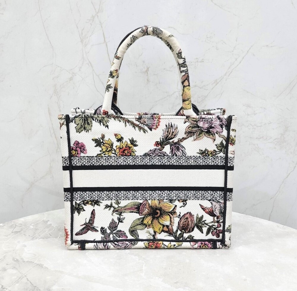 [럭스유] 디올 쟈뎅 보타닉 엠브로이더리 북토트 화이트 스몰