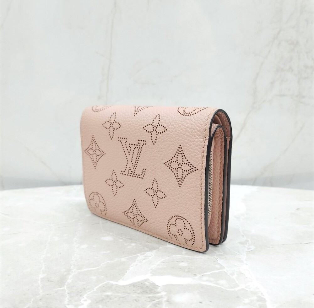 [럭스유] 루이비통 클레어 월릿 마히나 지갑 M82758