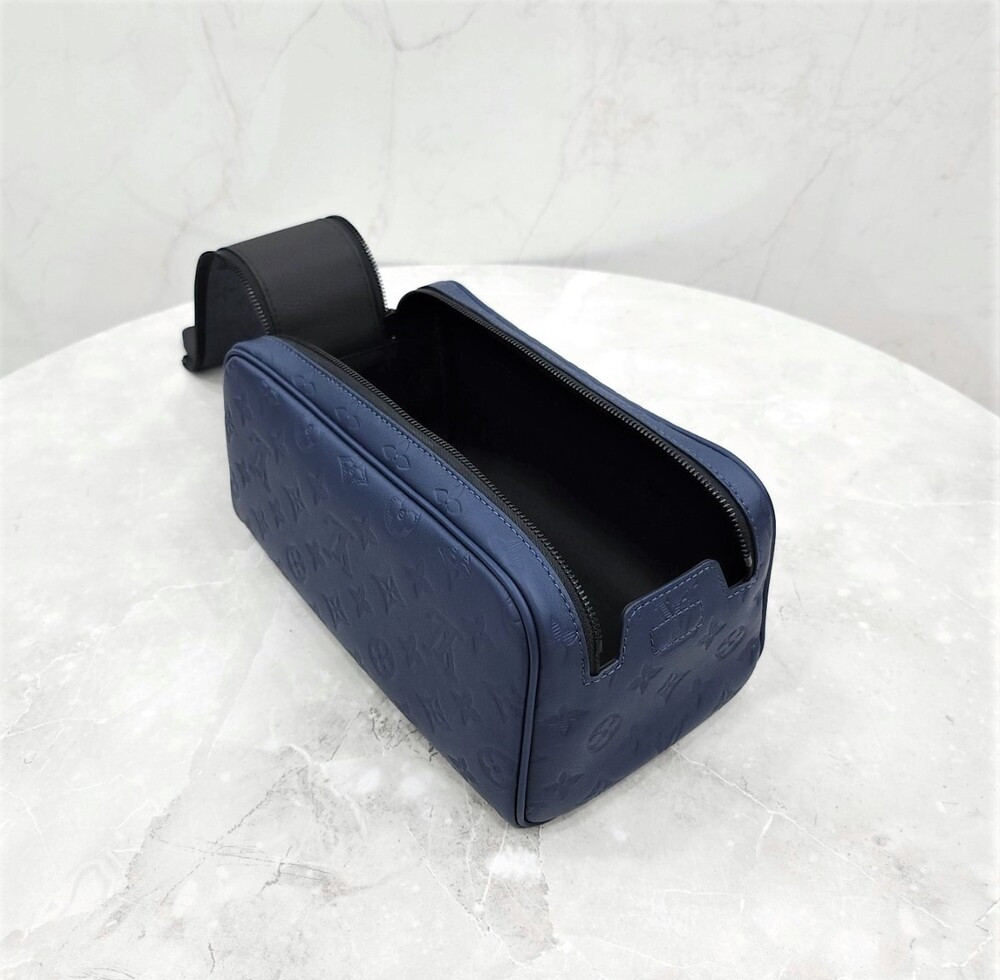 [럭스유] (새상품) 루이비통 돕 키트 쉐도우 모노그램 네이비 블루 M14843