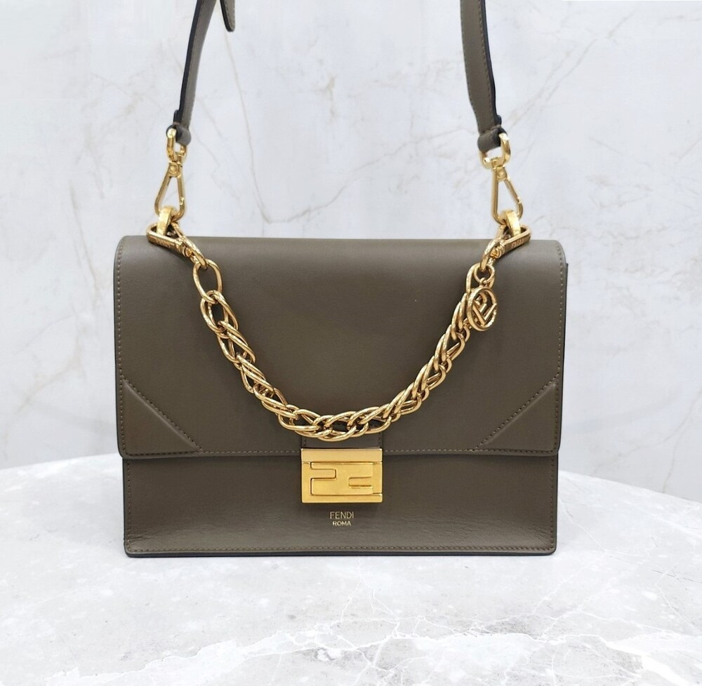 [럭스유] 펜디 캔유 레더 메탈 숄더백