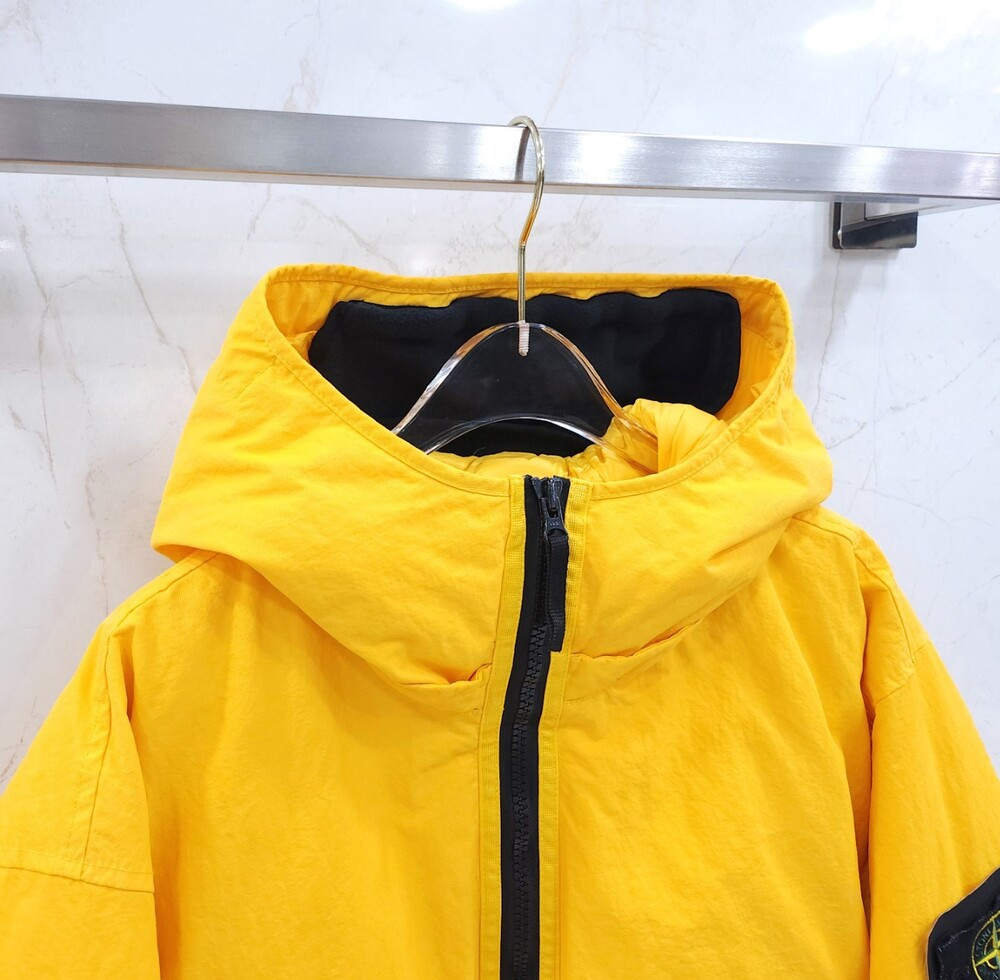 [럭스유] (새상품) XXL / 스톤아일랜드 옐로우 베라 피우마 와펜 패딩점퍼