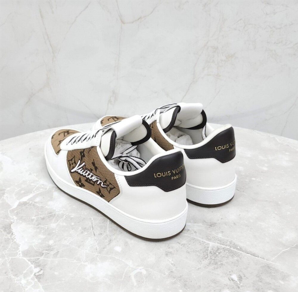 [럭스유] 7 / 루이비통 모노그램 리볼리 스니커즈