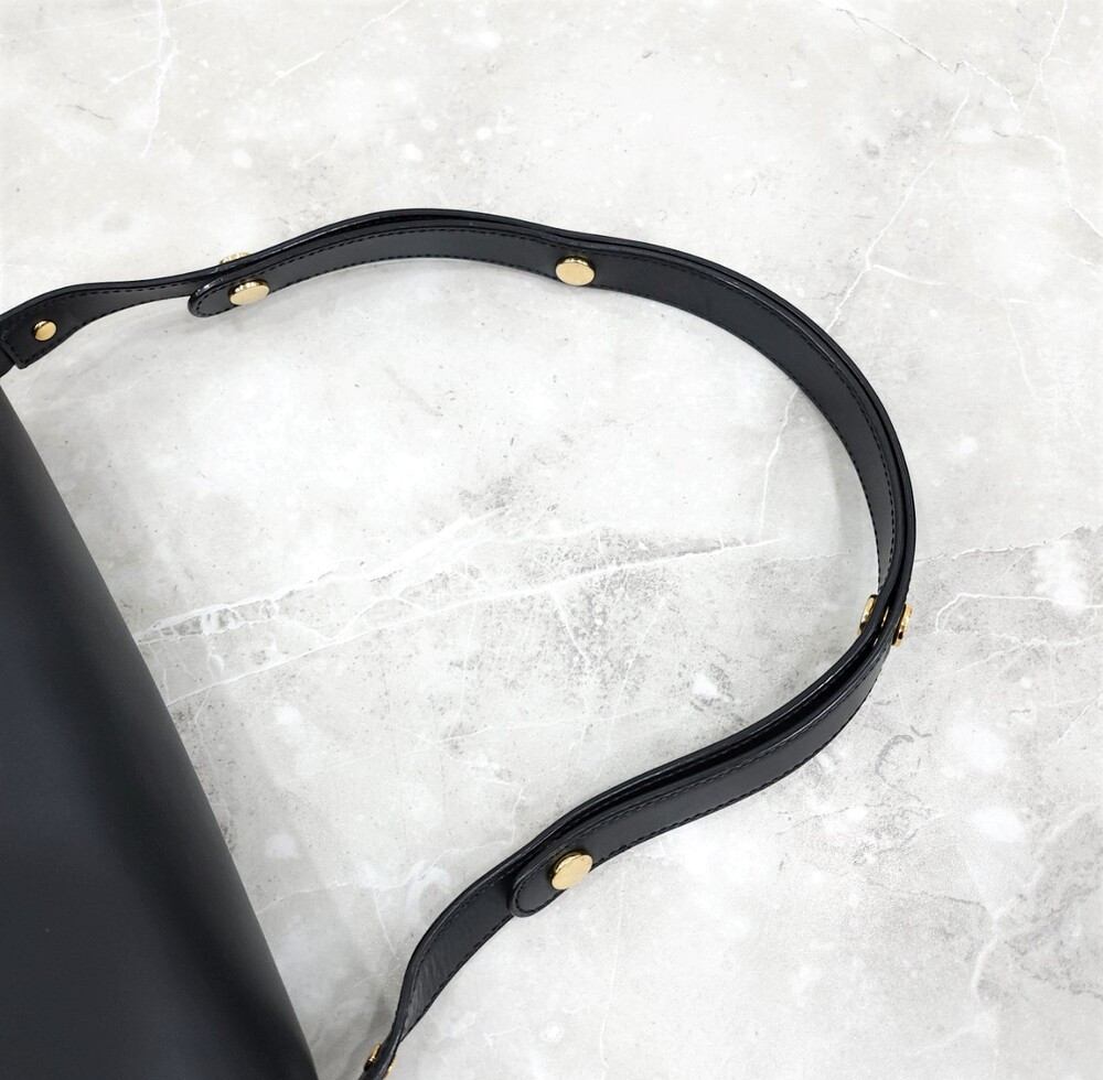 [럭스유] 마르니 블랙 레더 트렁크 숄더백