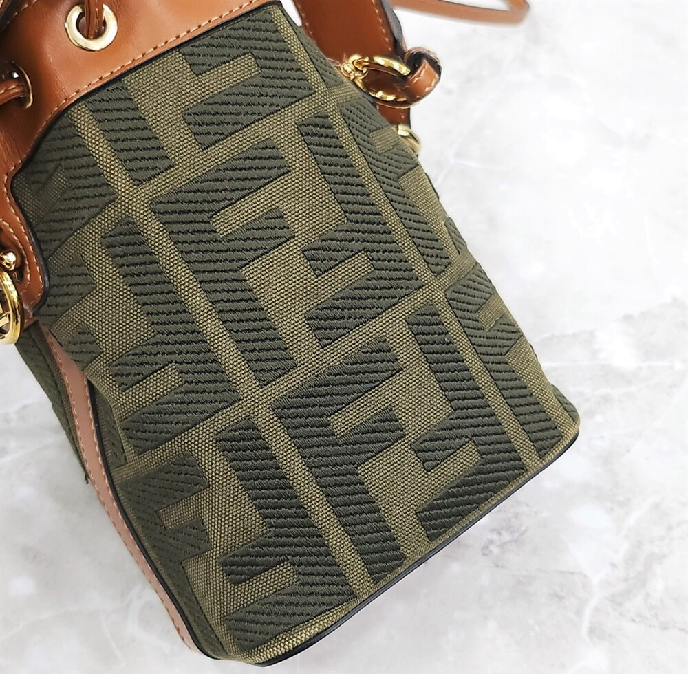 [럭스유] 펜디 FF 몬트레조 버킷백 8BS010