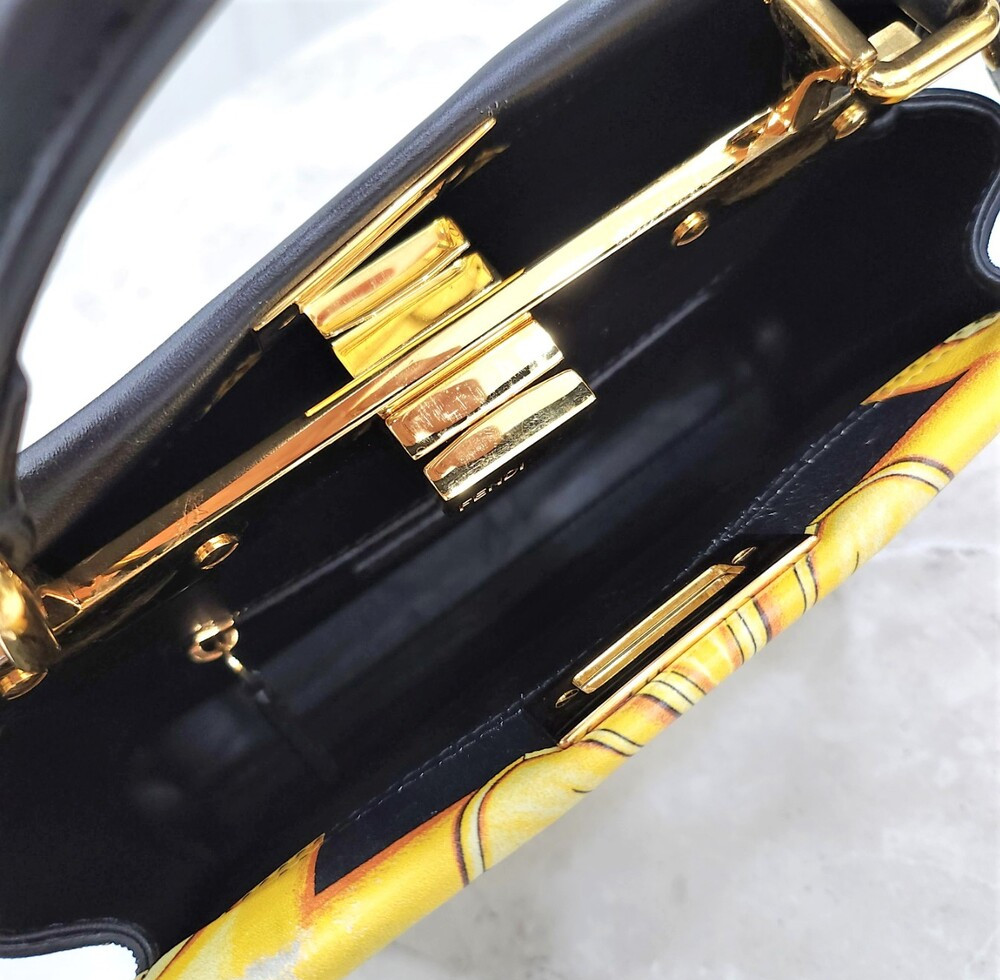 [럭스유] 펜디 X 베르사체 FF 펜다체 피카부 토트 숄더백 8BN321