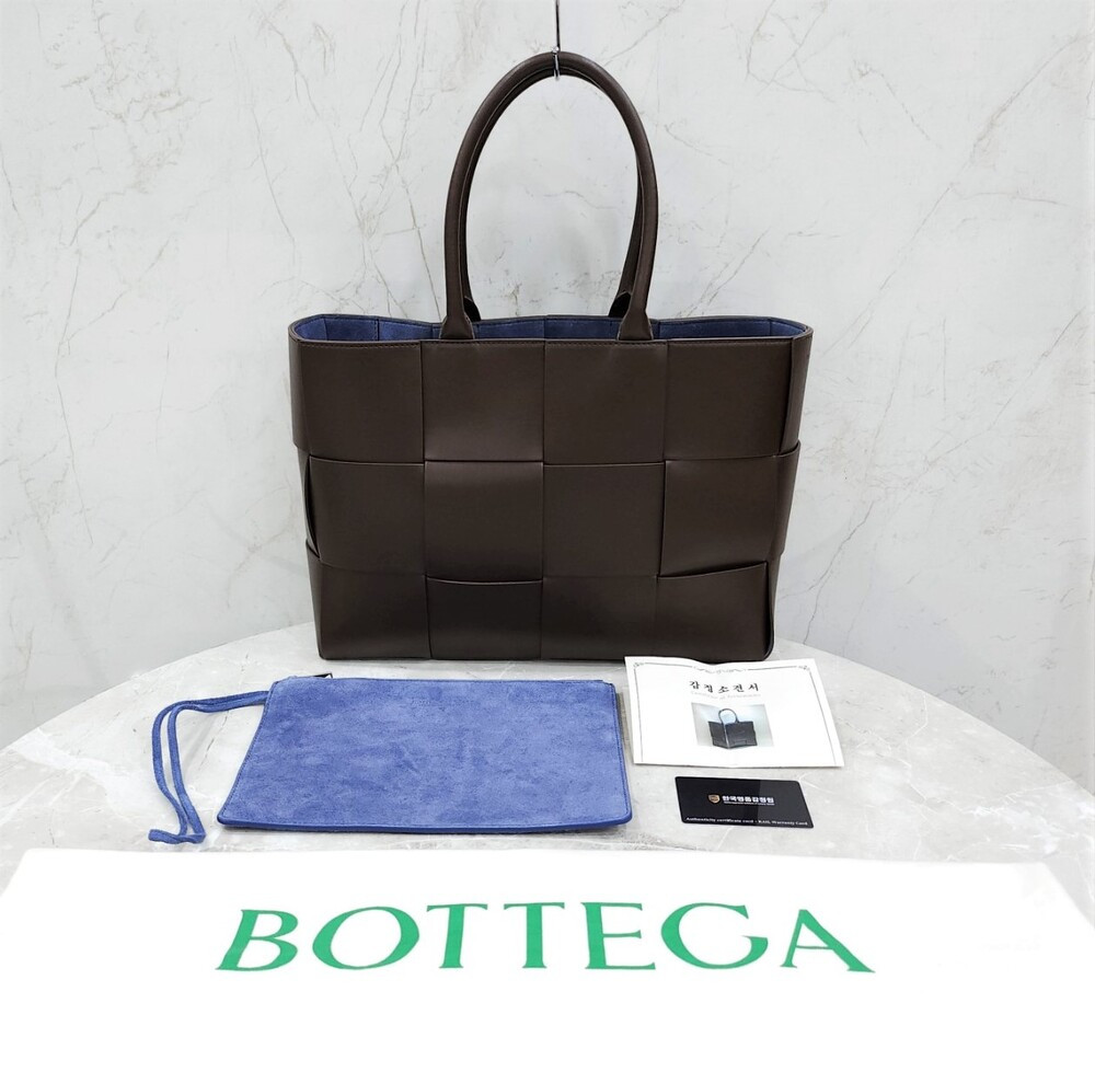[럭스유] 보테가베네타 아르코 레더 미디엄 인트레치아토 토트백 756682