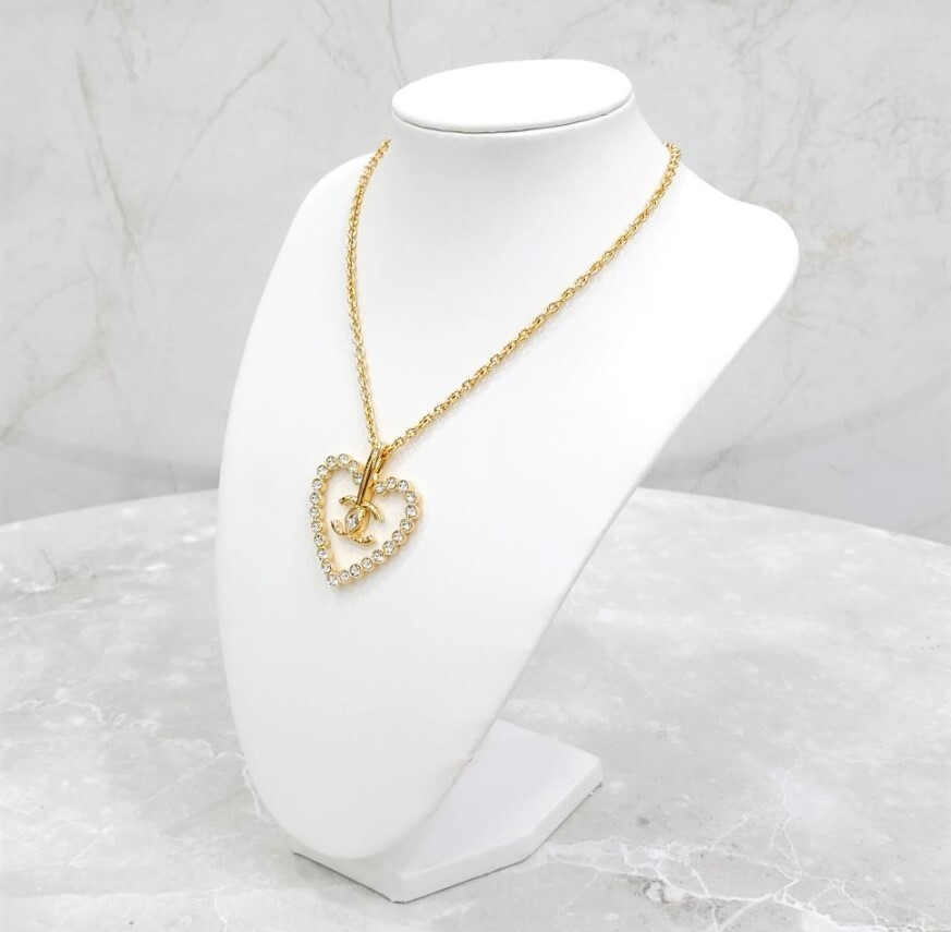 [럭스유] (새상품) 샤넬 CC로고 크리스탈 하트 목걸이 AB9922