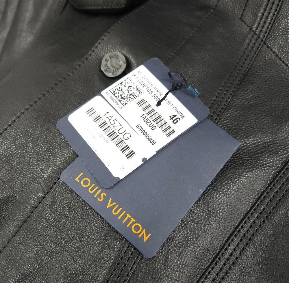 [럭스유] 46 / 루이비통 한정판 3D 포켓 체인 로고 레더 자켓 1A5ZUG