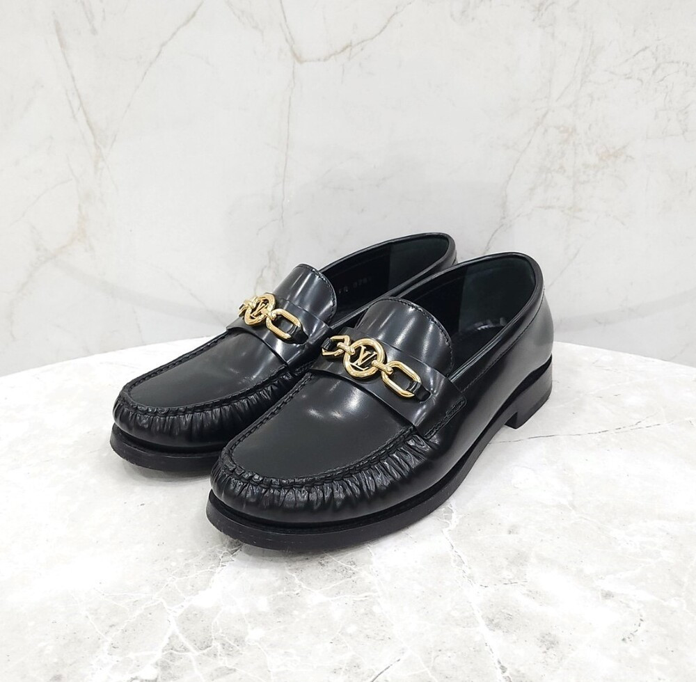 [럭스유] 36 / 루이비통 LV 오르세 플랫 레더 로퍼 1AAW4J