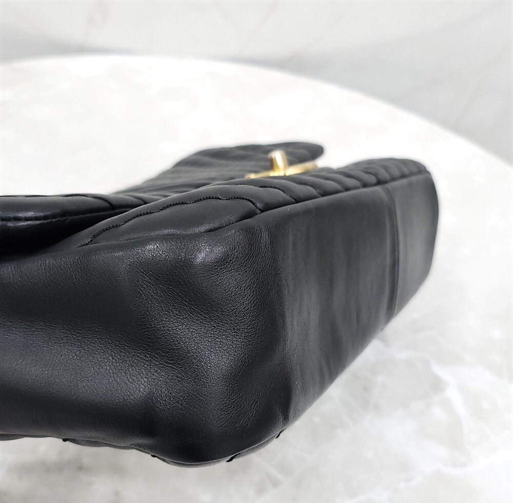 [럭스유] 샤넬 쉐브론 램스킨 클래식 체인백 라지 금장 16번대