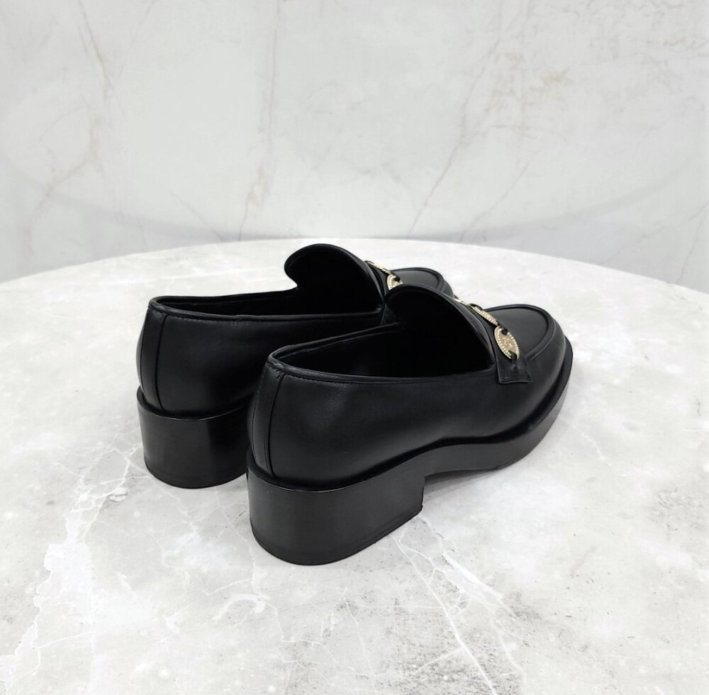 [럭스유] 35.5 / 샤넬 메달리온 코인 레더 로퍼