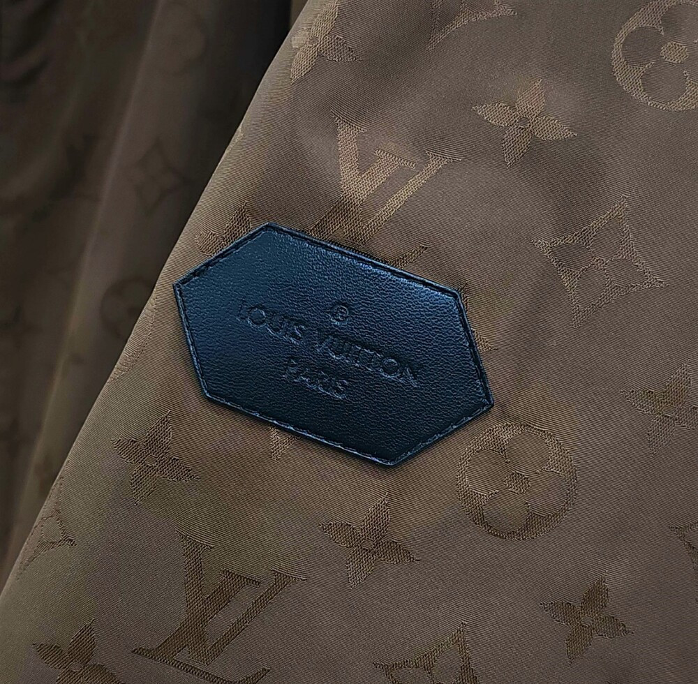 [럭스유] 40 / 루이비통 X LV 모노그램 윈드 브레이커 자켓 1A83RM