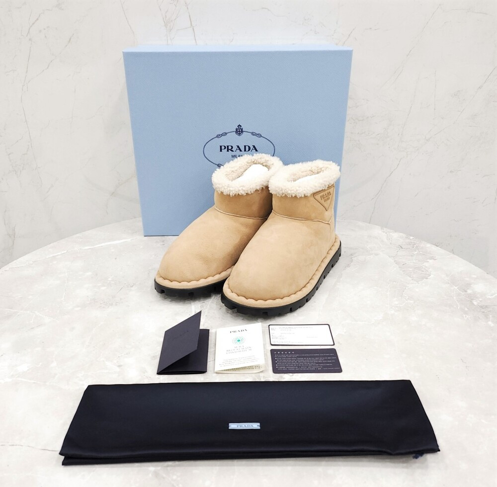 [럭스유] (새상품) 35.5 / 프라다 스웨이드 시어링 어그 부츠 1T217N