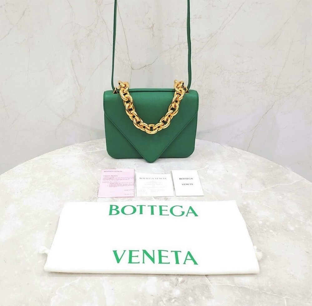 [럭스유] 보테가베네타 엔벨로프 볼드 체인 마운트 숄더백 그린