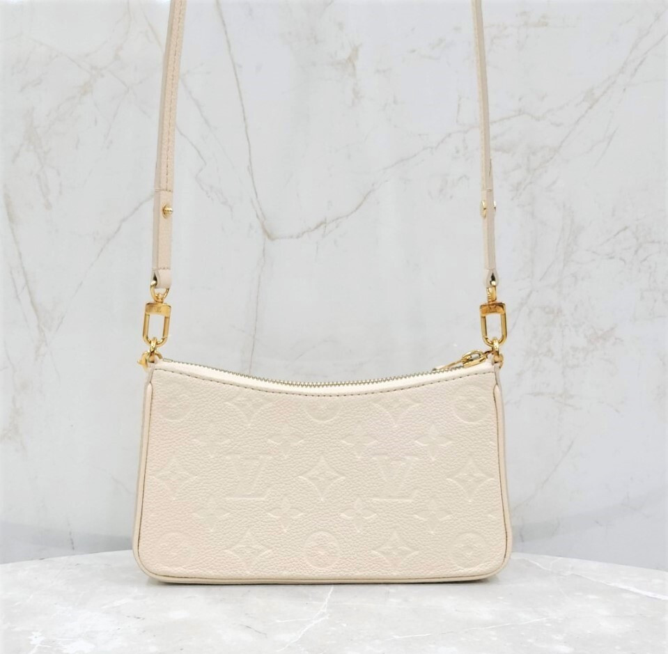 [럭스유] 루이비통 이지 파우치 온 스트랩 체인백 M81066