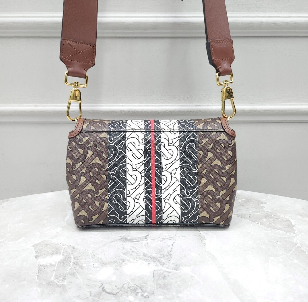 [럭스유] 버버리 TB 모노그램 스트라이프 크로스백 8033386