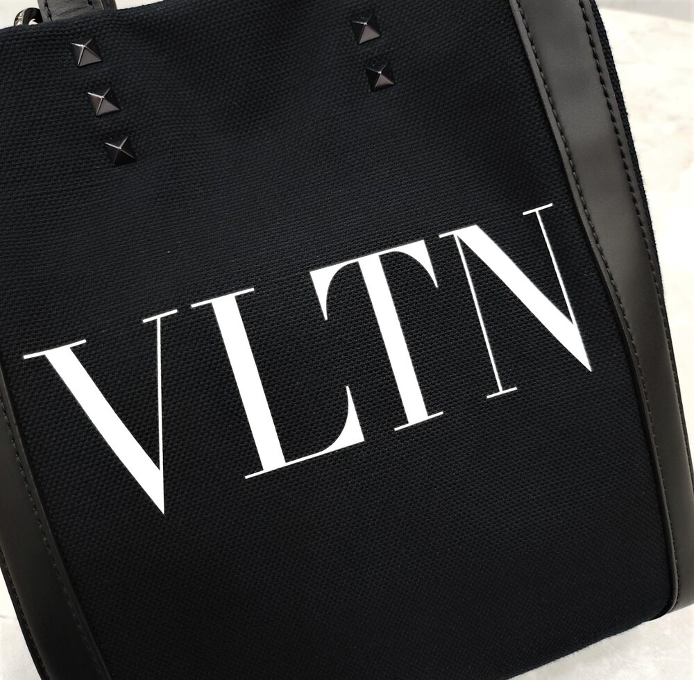 [럭스유] (새상품) 발렌티노 락스터드 가라바니 로고 토트 숄더백 4Y2B0B78