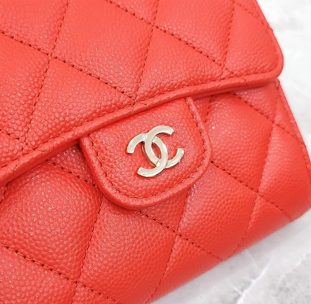 [럭스유] 샤넬 클래식 반지갑 금장 캐비어 AP0231